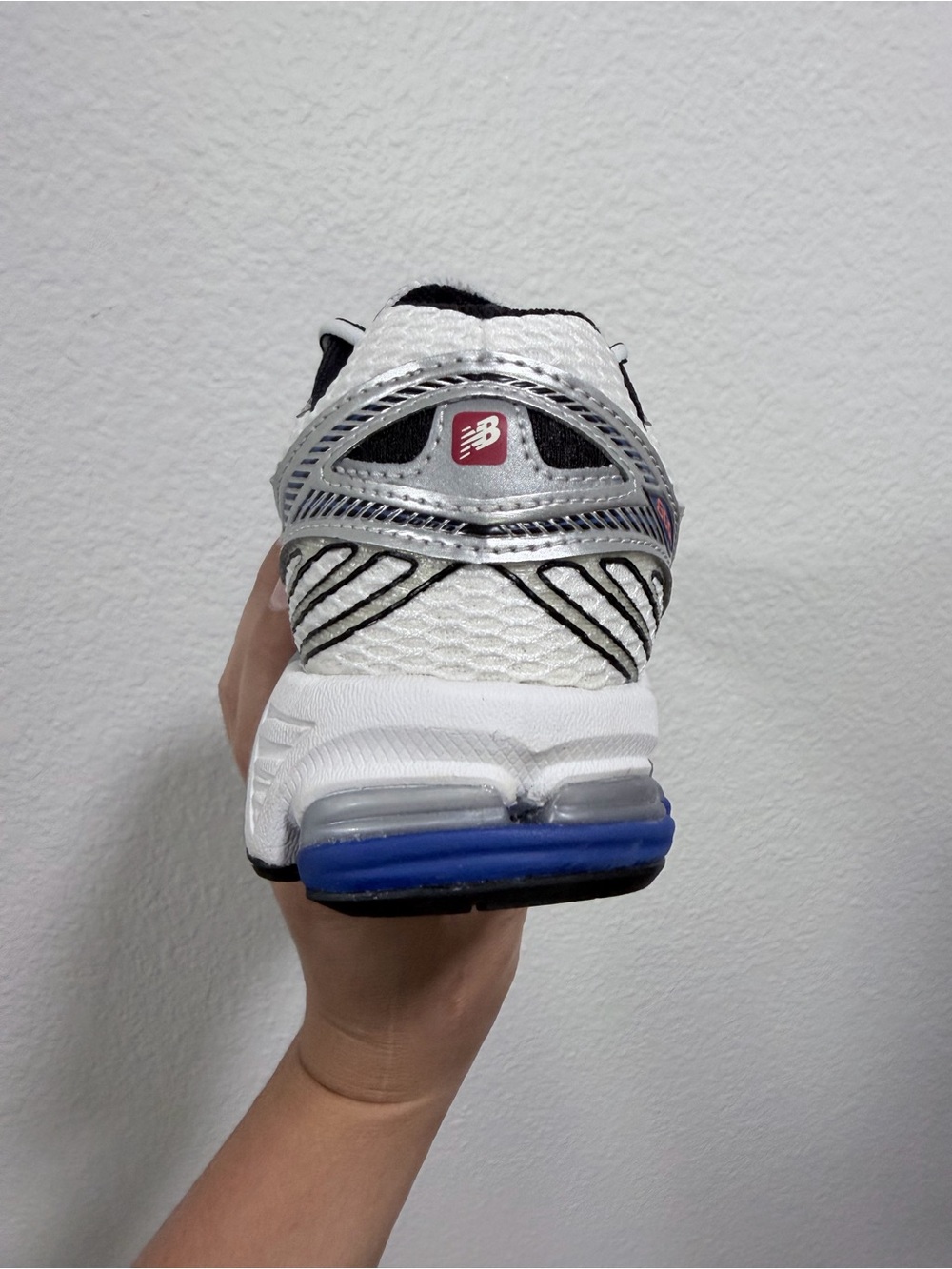 New Balance Silver, Black & Blue 860v2 - Picture 3 of 11